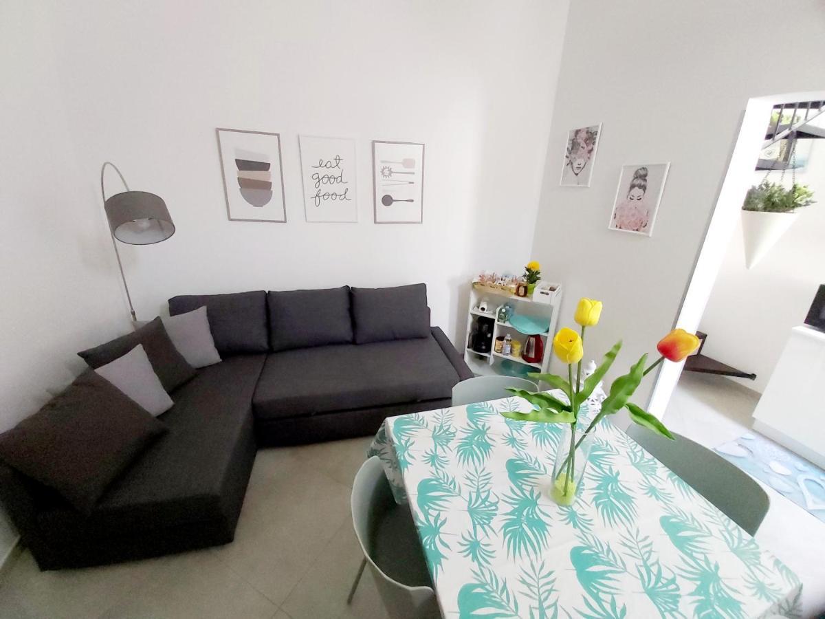 Dimora Asmara 11 15 Apartment Brindisi Bagian luar foto